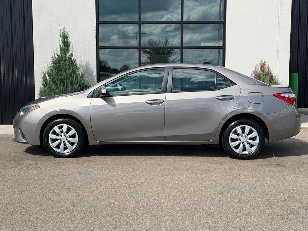 Used 2016 Brown Toyota LE image 2