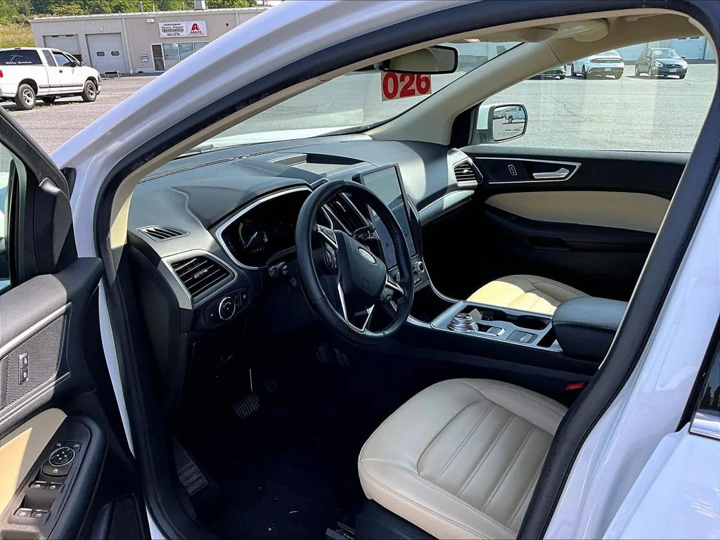 Used 2021 White Ford SEL image 7