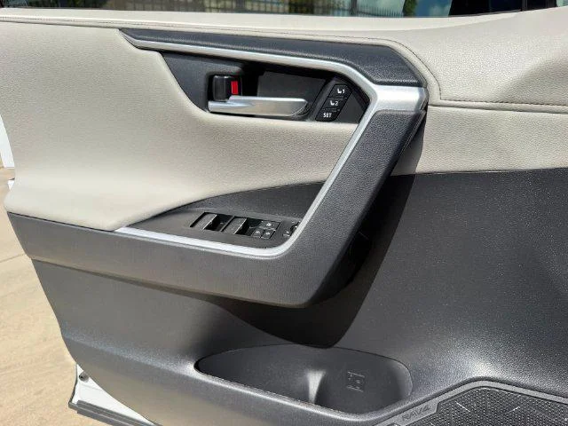 Certified Used 2025 WIND CHILL PEARL Toyota Limited image 49