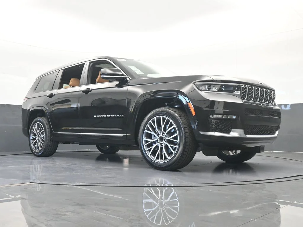 New 2025 Diamond Black Crystal Pearl-Coat Exterior Paint Jeep Summit image 62
