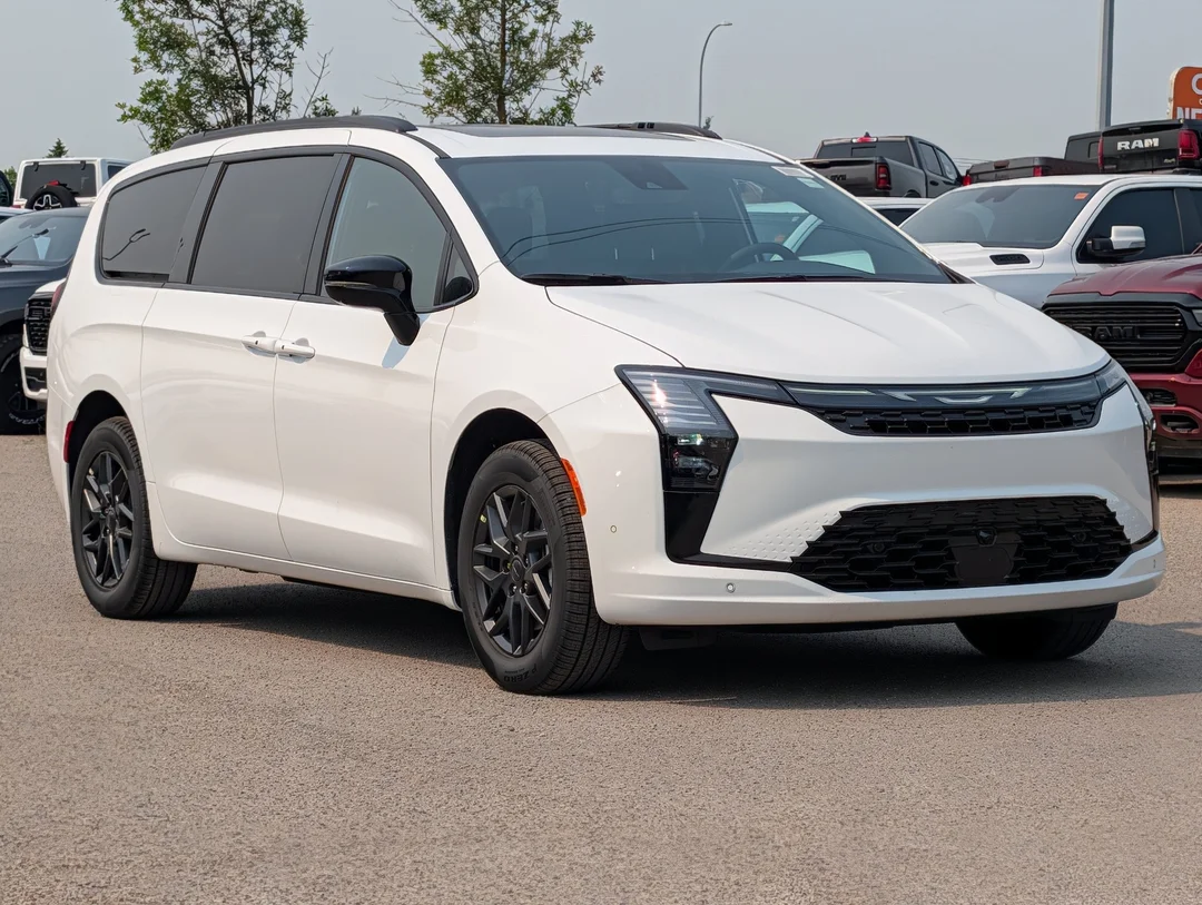 New 2027 White Chrysler Select - - AWD - 3.6L Pentastar V6 - Adaptive Cruise Control - Blind Spot Monitor & More! image 2