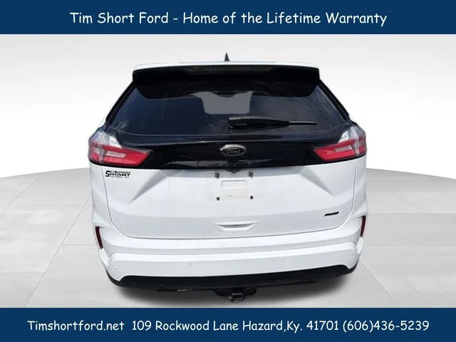 Used 2022 White Ford SE image 5