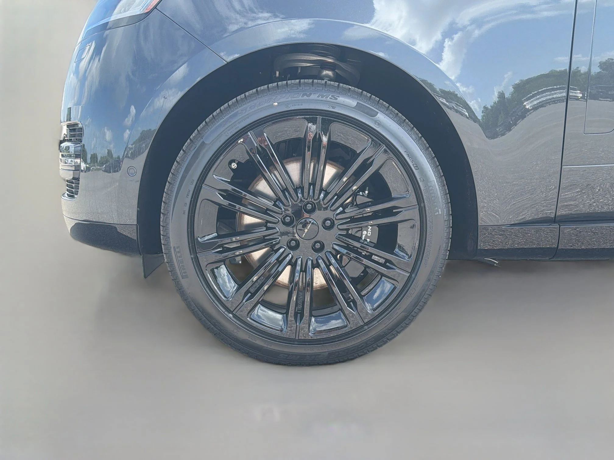 New 2026 Carpathian Grey Land Rover SE image 43