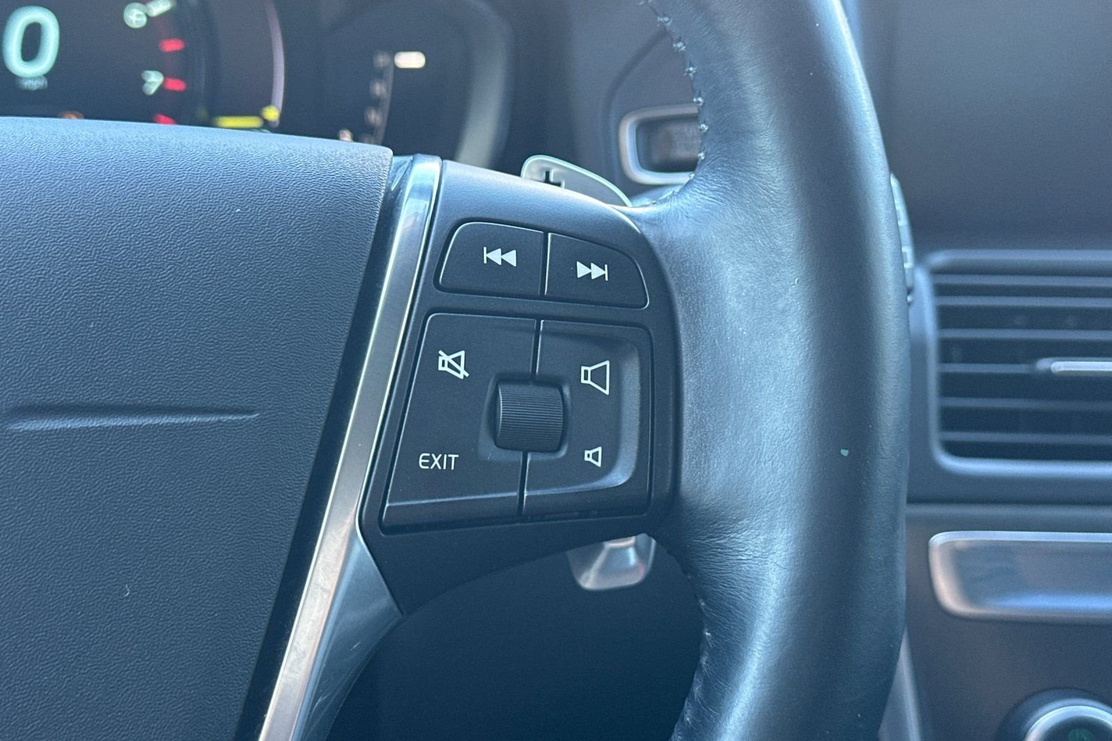 Used 2014  Volvo  image 26