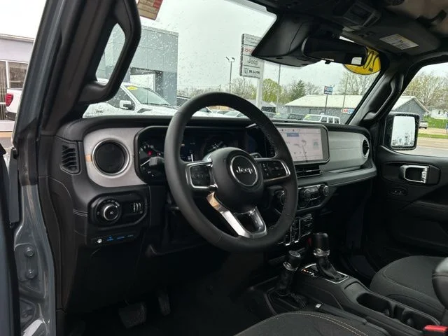 Used 2025 Gray Jeep Sahara 4xe image 23