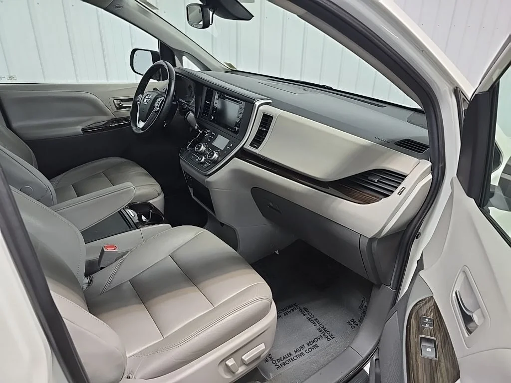 Used 2020 White Toyota XLE image 16