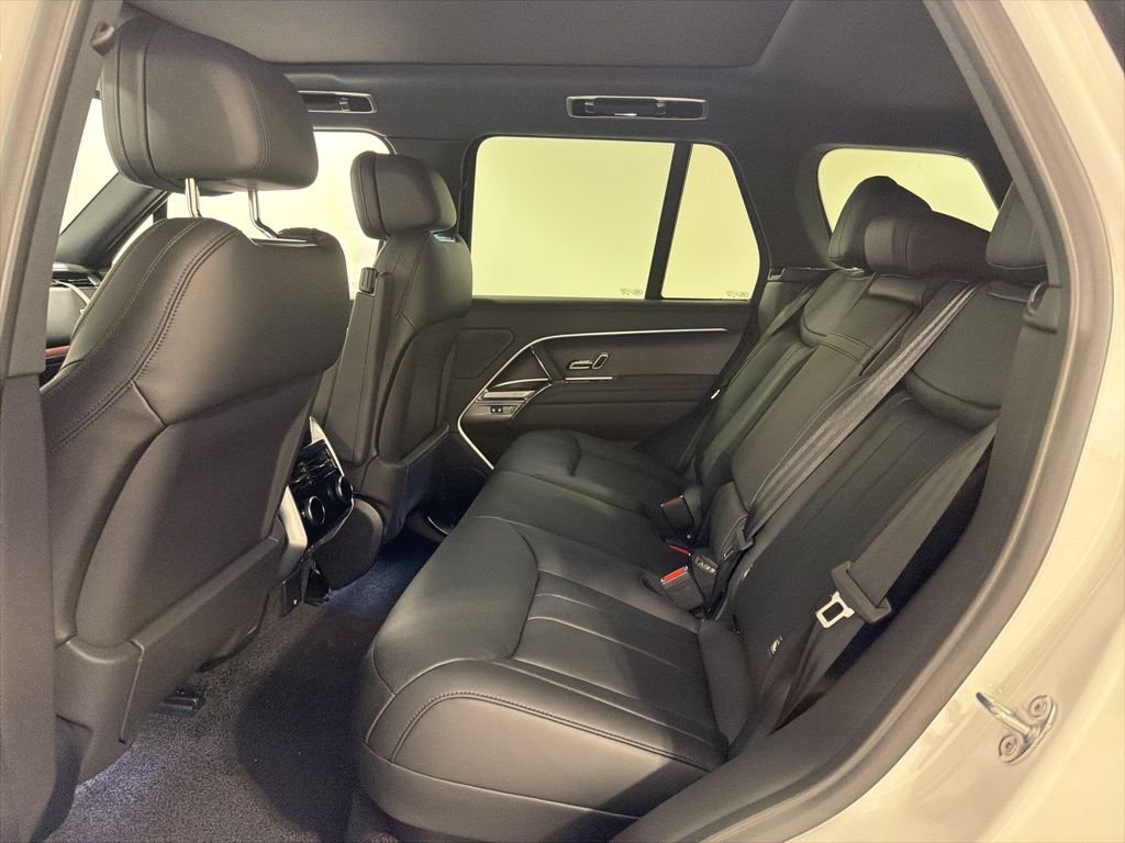 New 2026 Ostuni Pearl White Land Rover SE image 22