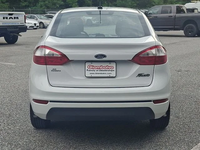 Used 2016 White Ford SE image 3