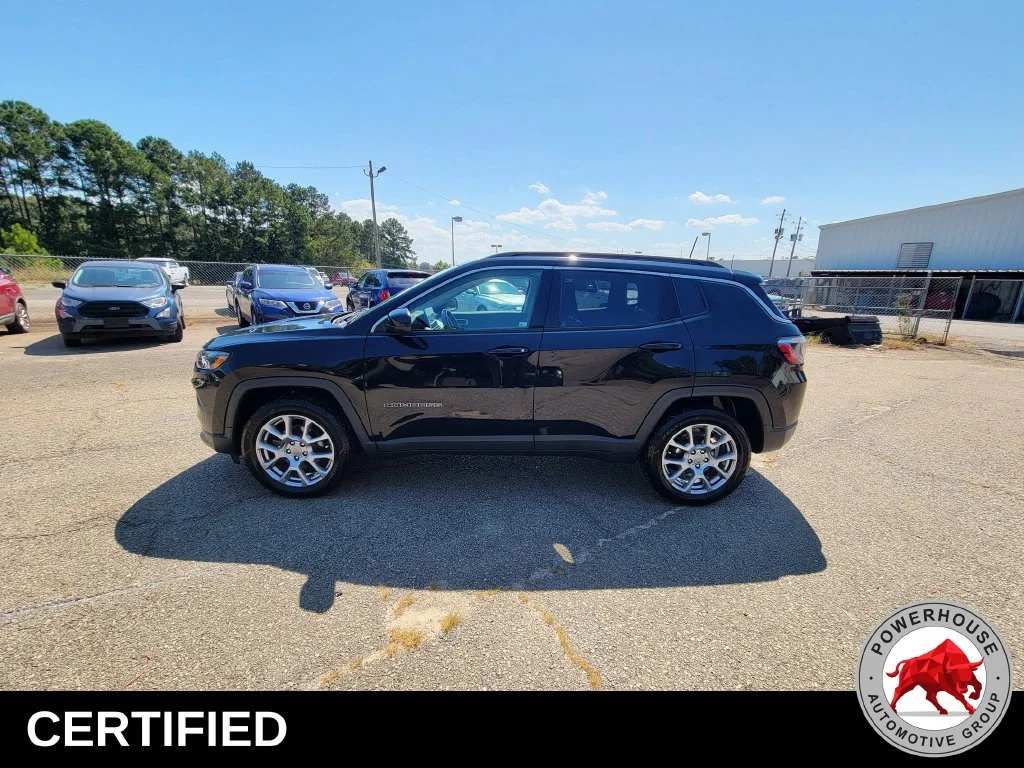 Used 2022 Black Jeep Latitude Lux image 3