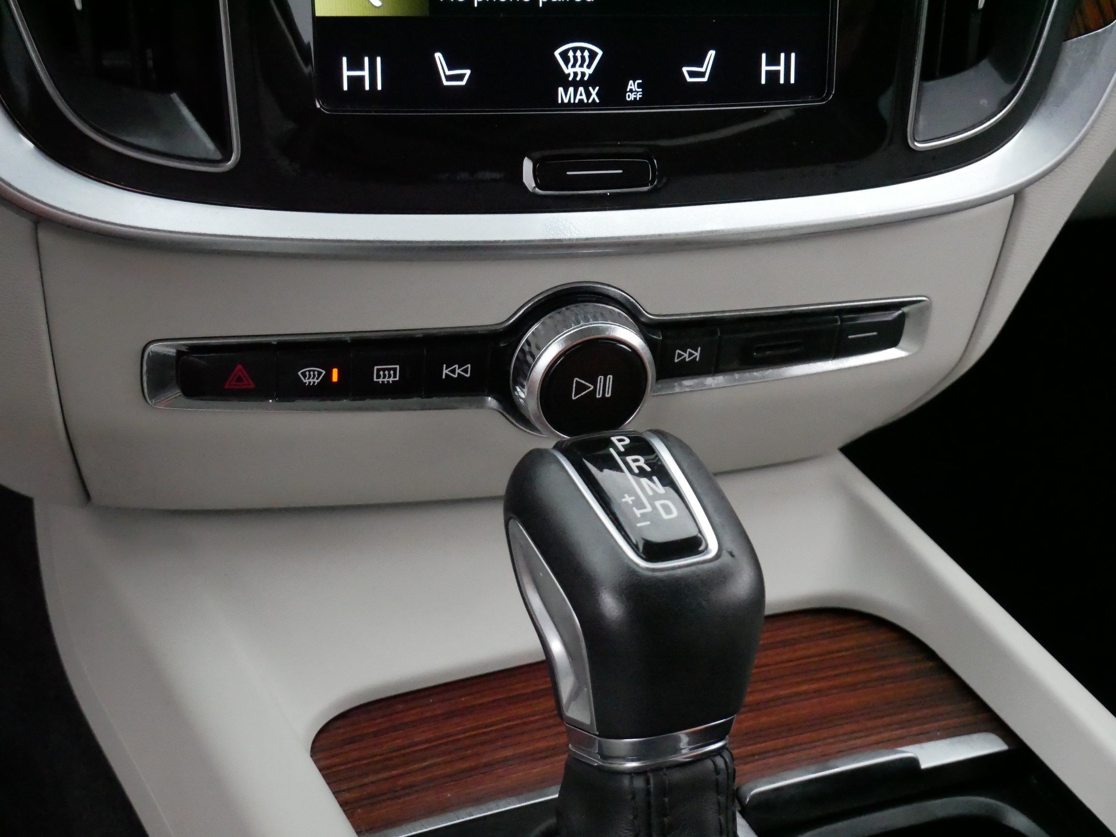 Used 2021 Osmium Grey Metallic Volvo Momentum image 23