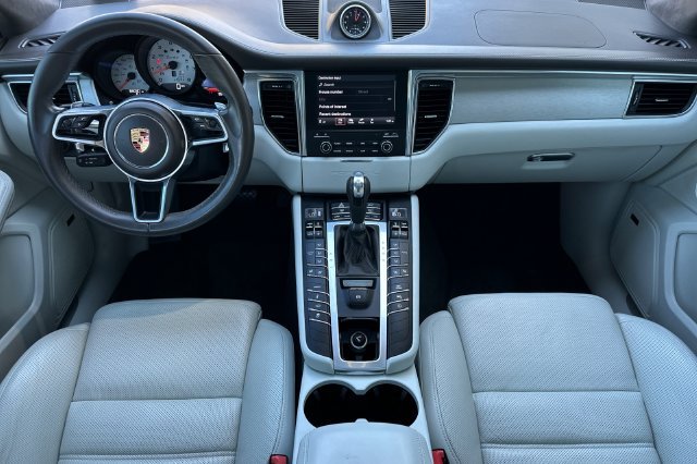Used 2017  Porsche Turbo image 12