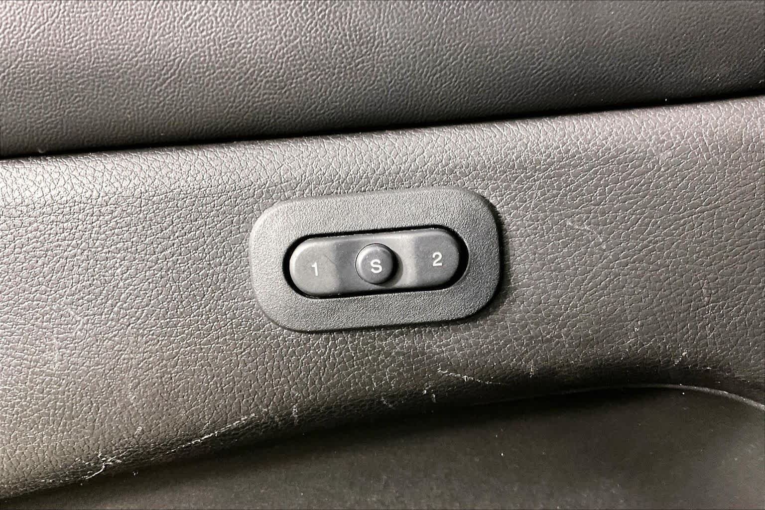 Used 2019 Bright White Clearcoat Jeep Limited image 35