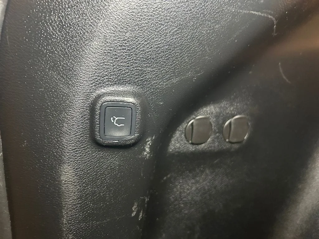 Used 2019 Velvet Red Pearlcoat Jeep Limited 4x4 image 21