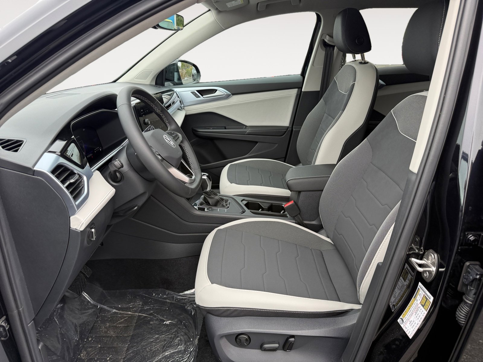 New 2026 Black Pearl Volkswagen SE image 10