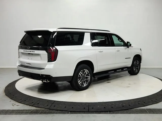 Used 2025 Iridescent Pearl Tricoat Chevrolet Z71 image 8