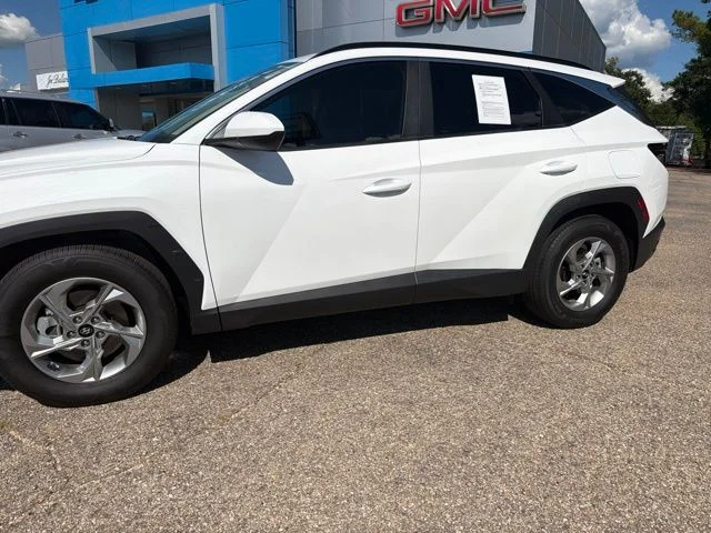 Used 2024 White Pearl Hyundai SEL image 3