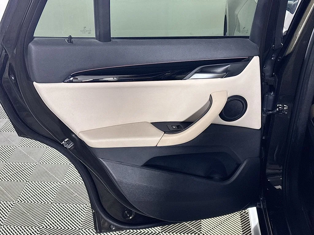 Used 2019 Green BMW xDrive28i image 20