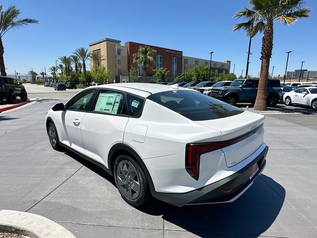 New 2026 Snow White Pearl Kia LX image 5