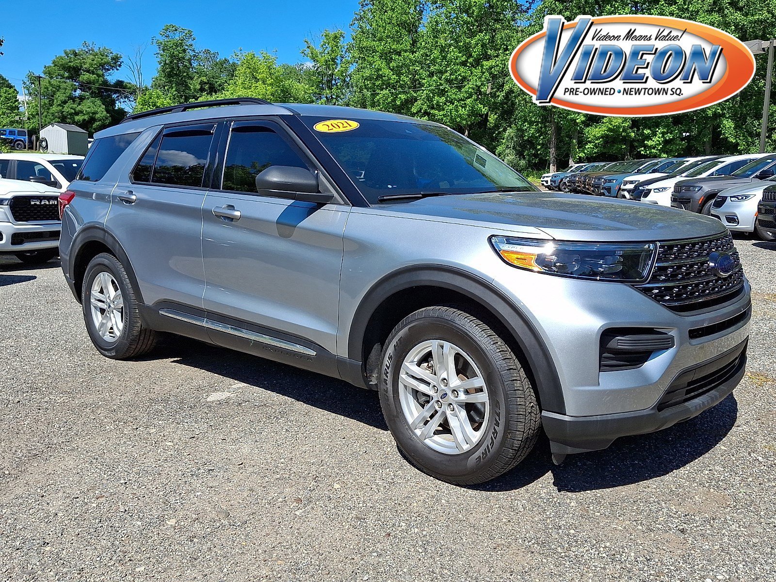 2021 Ford Explorer XLT 4WD's photo