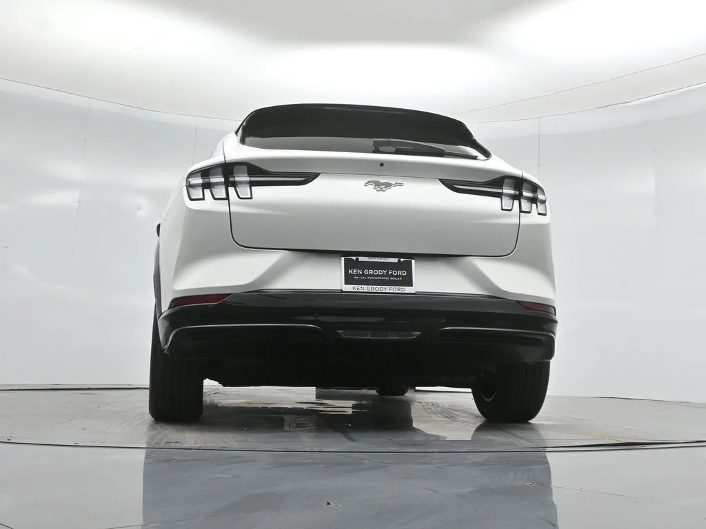 New 2026 Star White Metallic Tri-coat Ford Premium image 48