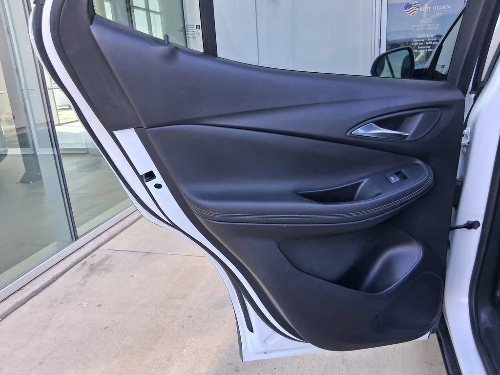 Used 2023 SUMMIT WHITE Buick Select image 19