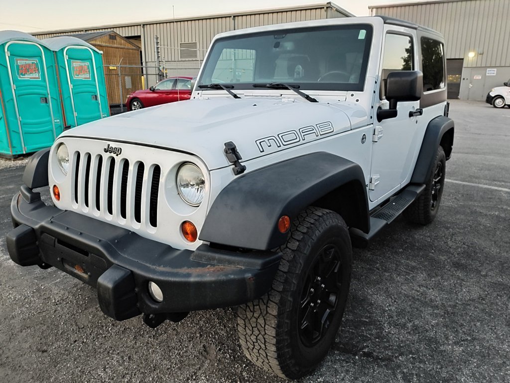 Used 2013 White Jeep Sahara image 1