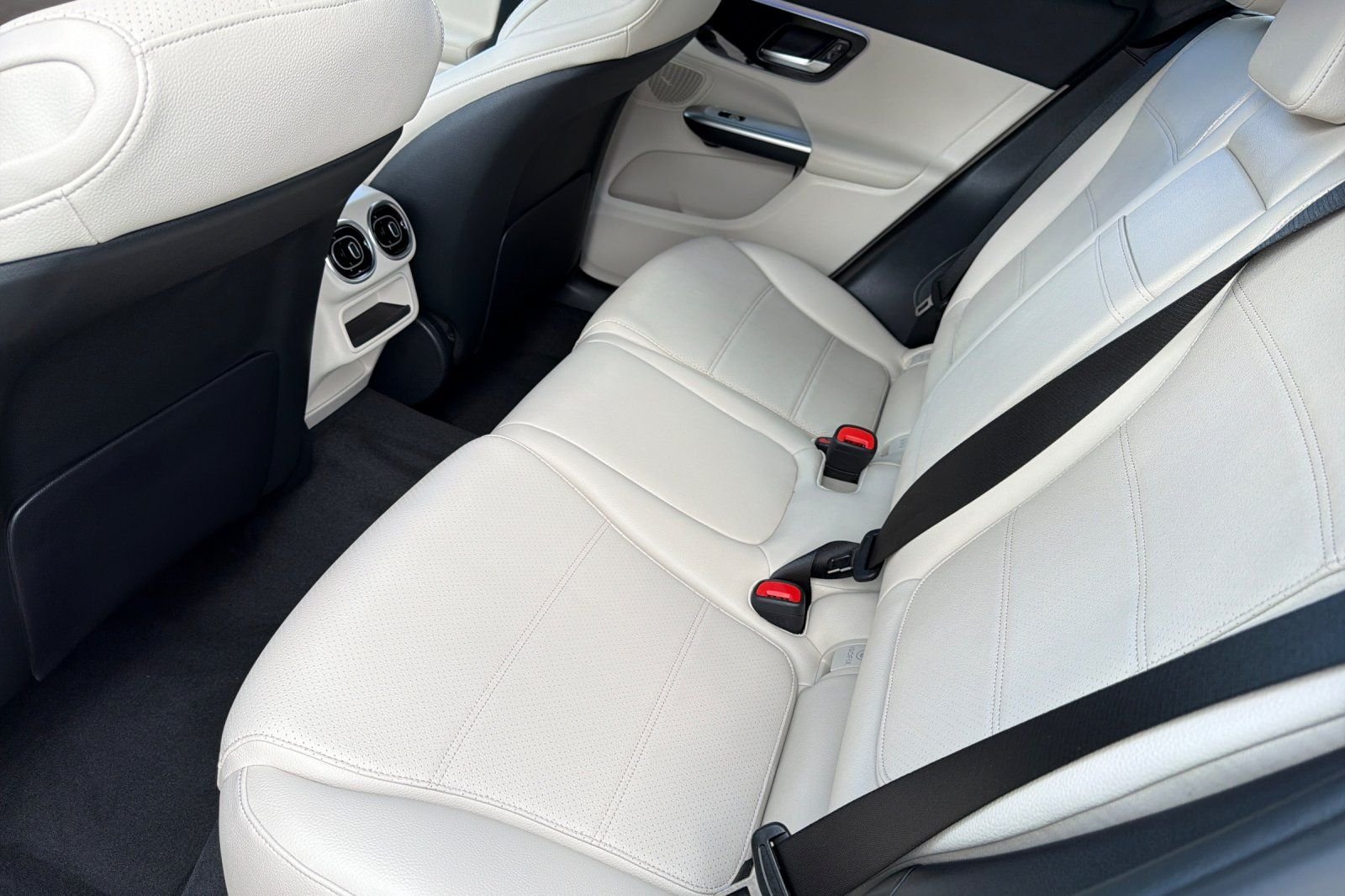 New 2026 Black Mercedes-Benz GLC 300 image 11