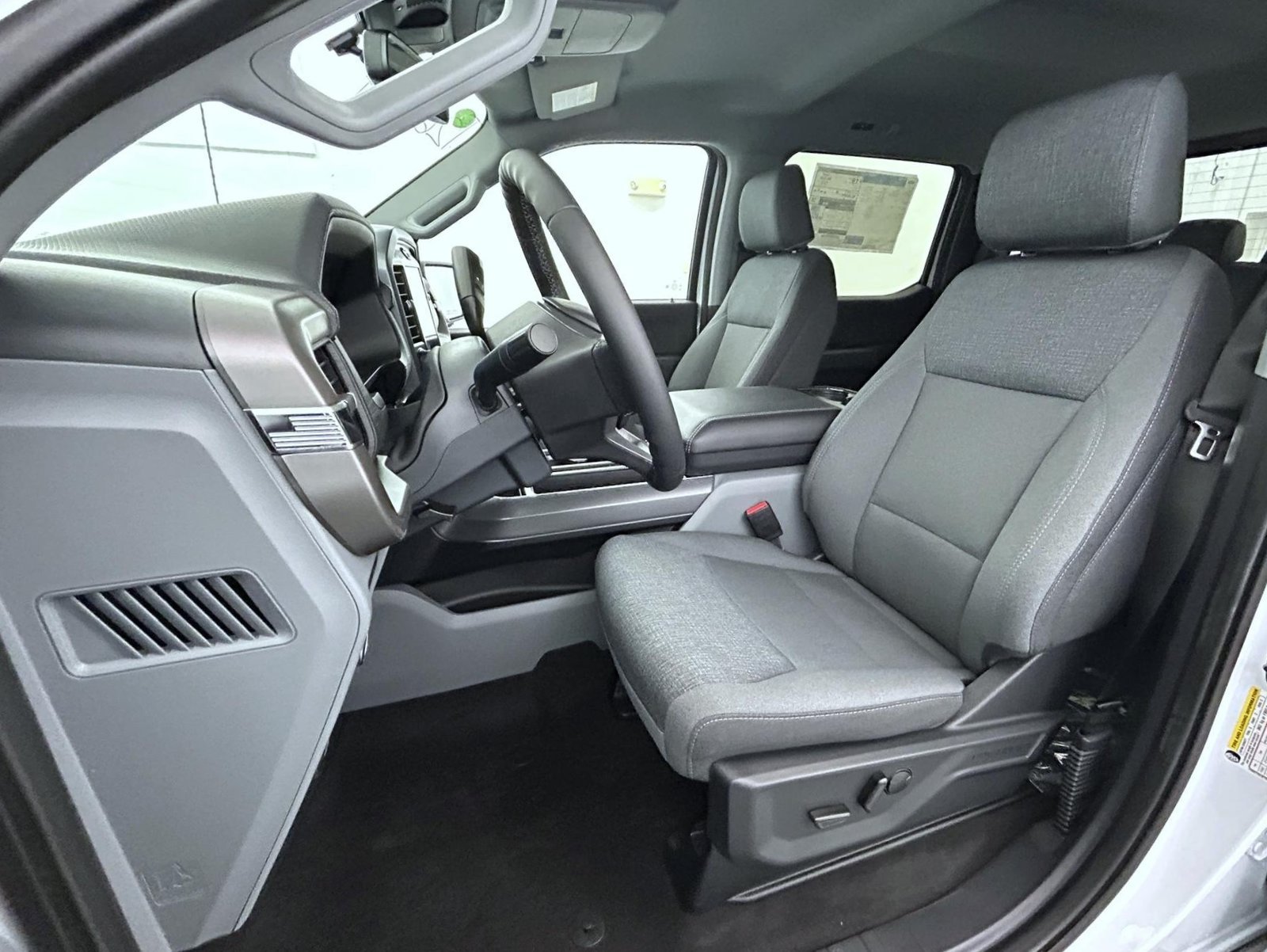 New 2026 Oxford White Ford XLT image 10