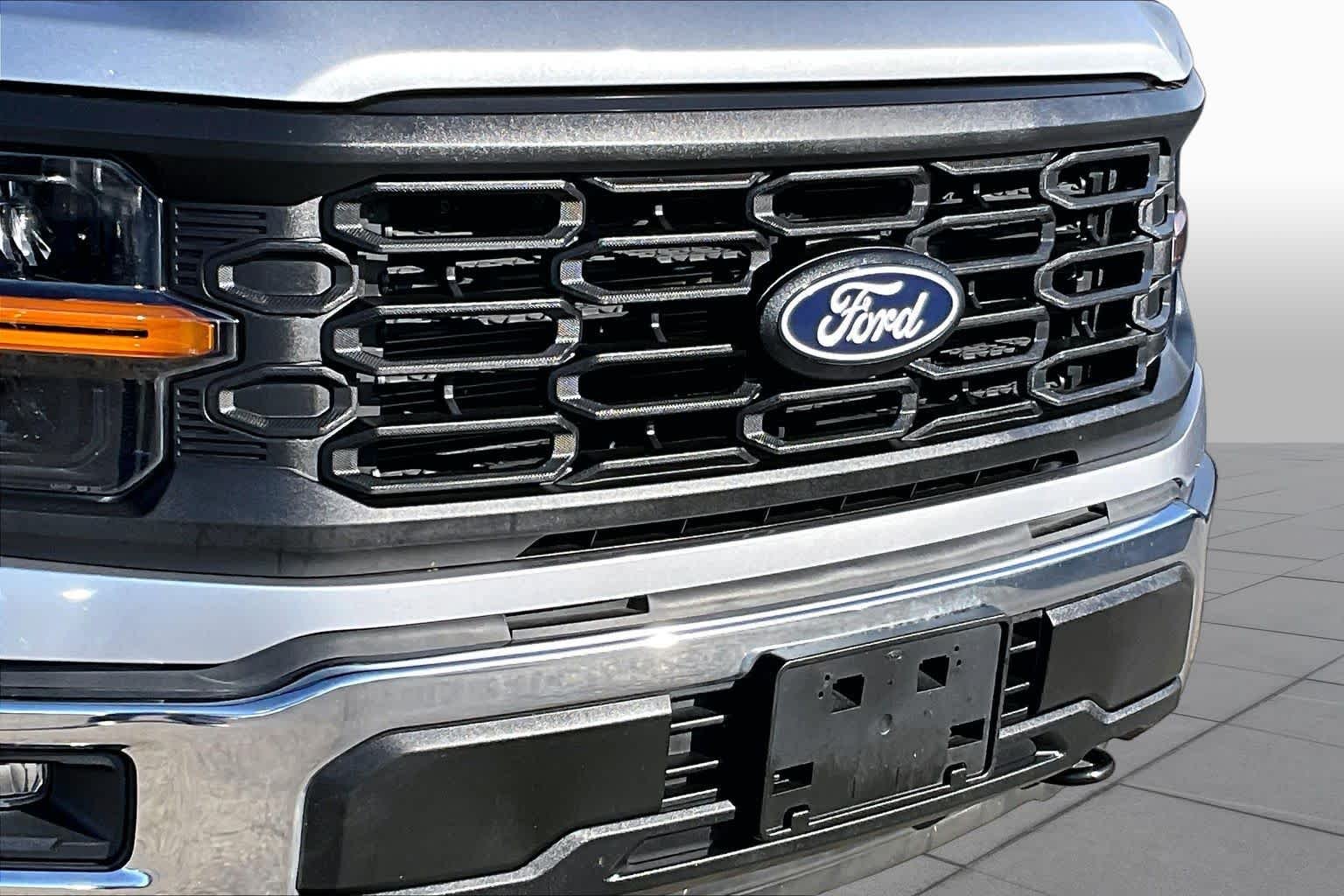 Used 2025 Iconic Silver Metallic Ford XL image 24
