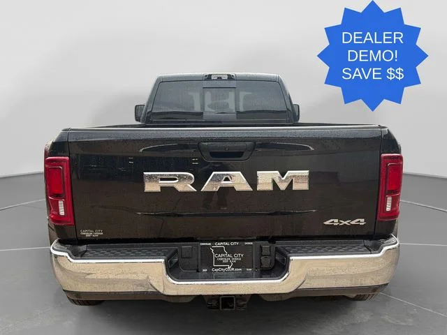 New 2026 Diamond Black Crystal Pearl-Coat Exterior Paint RAM Tradesman image 5