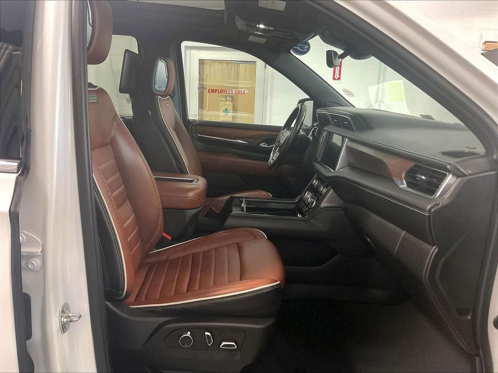 Used 2023 White GMC Denali Ultimate image 11