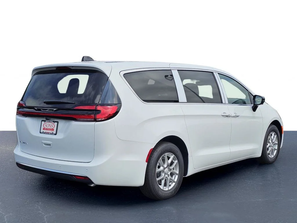 New 2027 Bright White Clear-Coat Exterior Paint Chrysler Select image 8