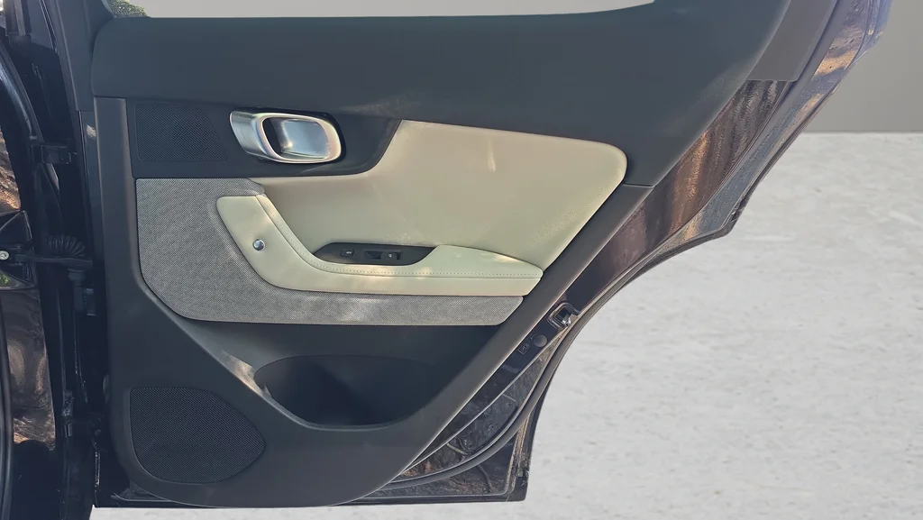 Used 2023  Polestar Long Range Dual Motor Performance Plus image 21