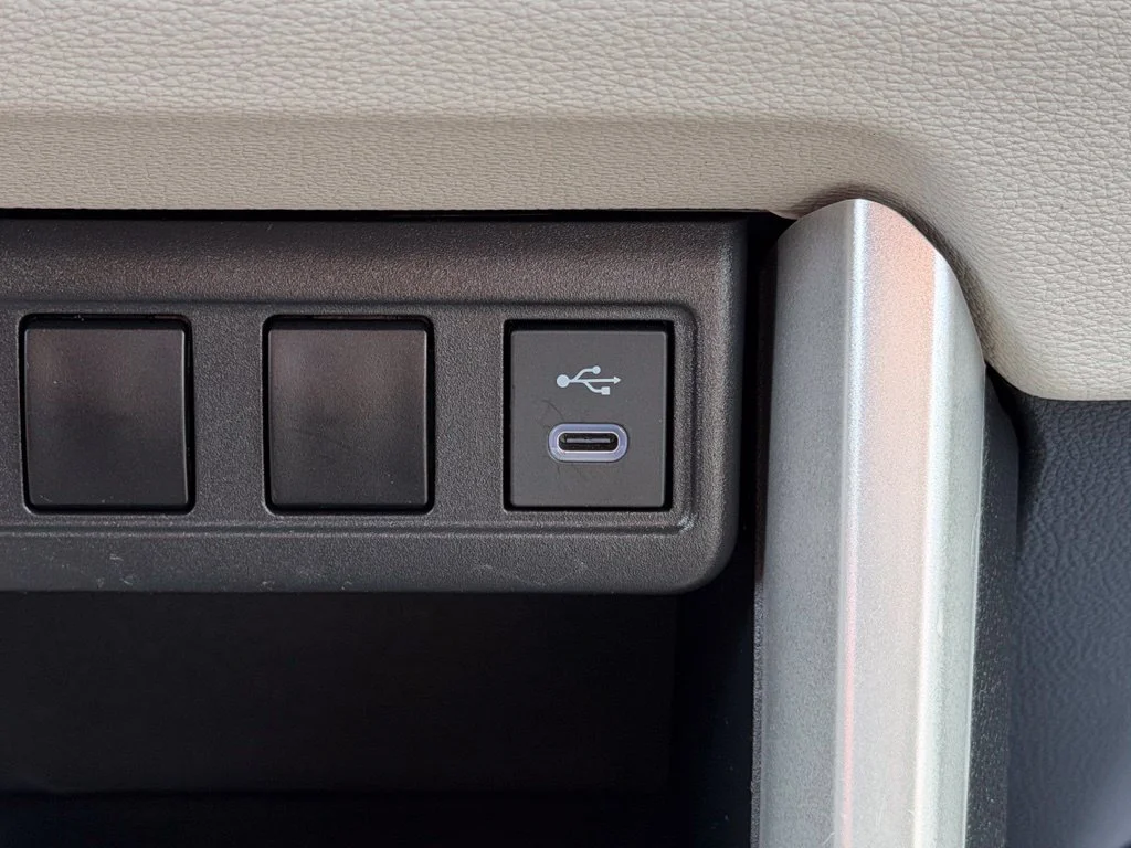 Used 2024  Toyota L image 15