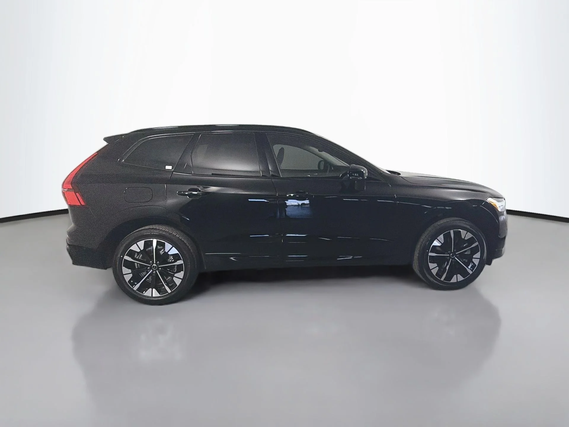 New 2026 Onyx Black Volvo Plus image 4