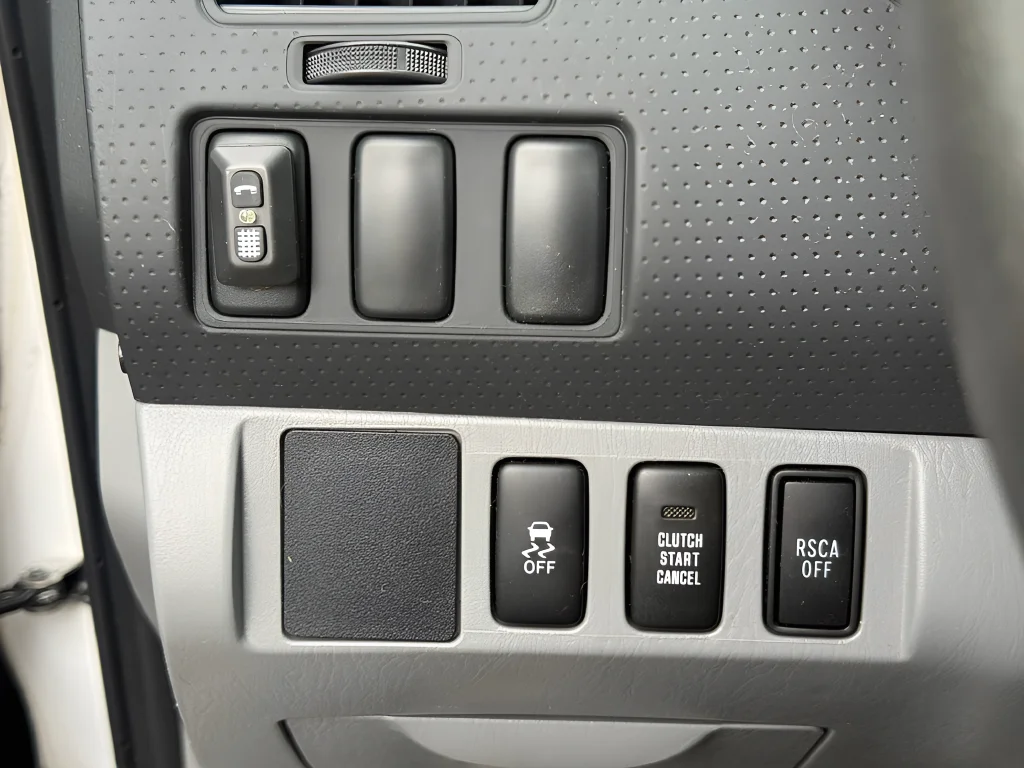 Used 2012 Super White Toyota Base image 19