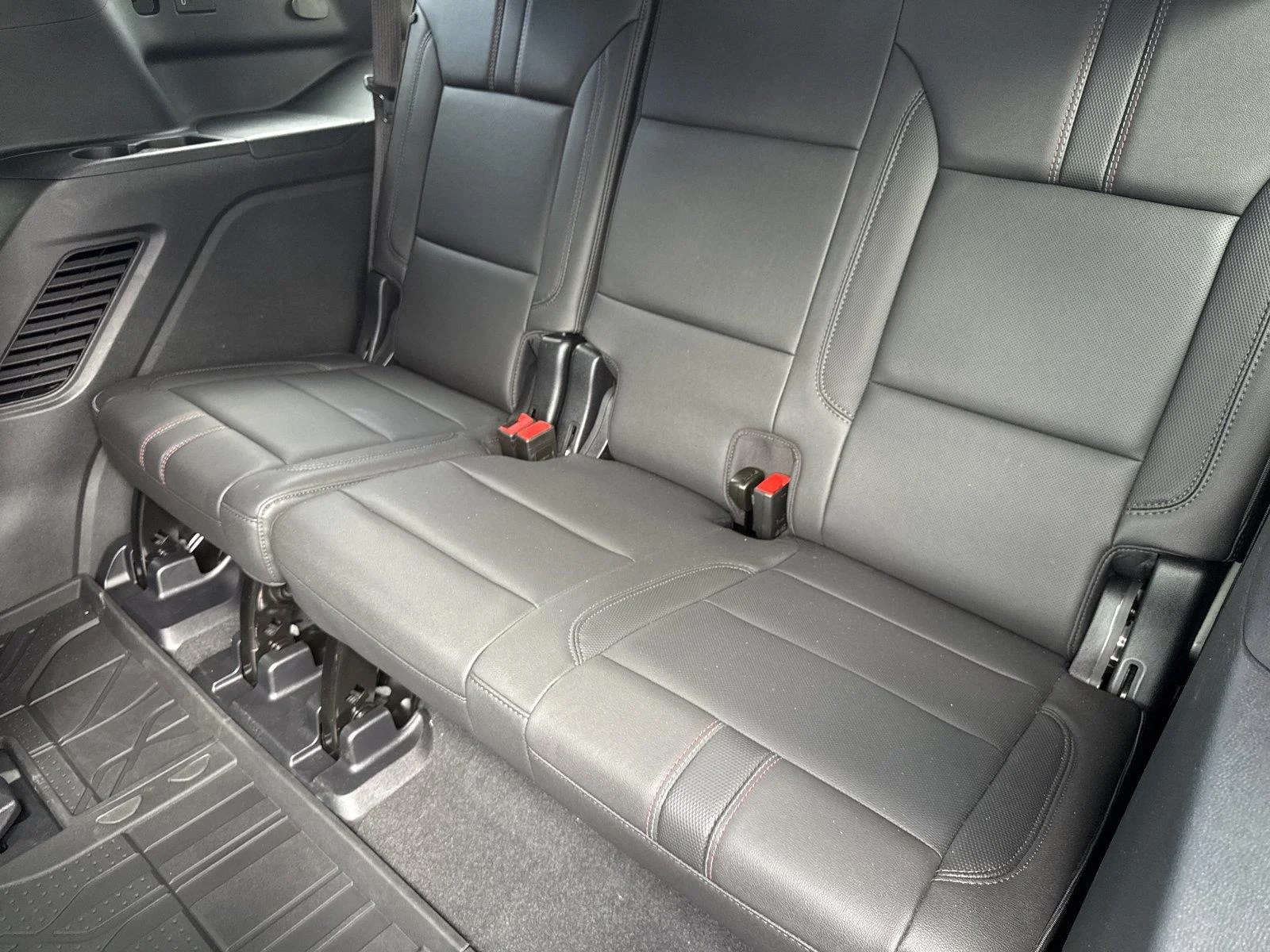 Used 2025 Sterling Gray Metallic Chevrolet RST image 34