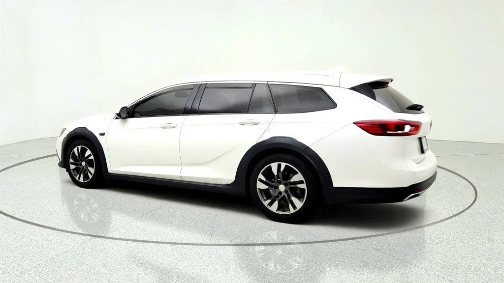 Used 2019 Summit White Buick 5dr Wagon Essence AWD image 7
