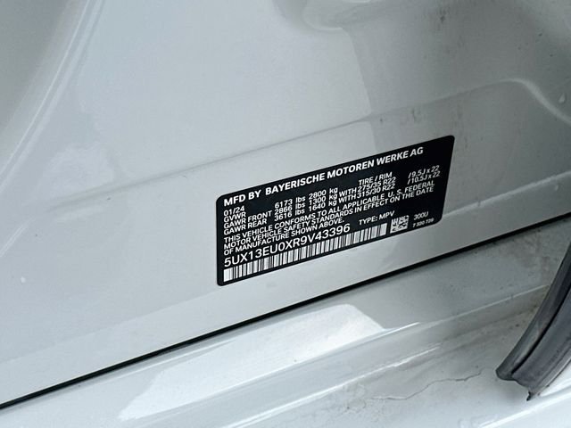 Used 2024 White BMW sDrive40i image 36