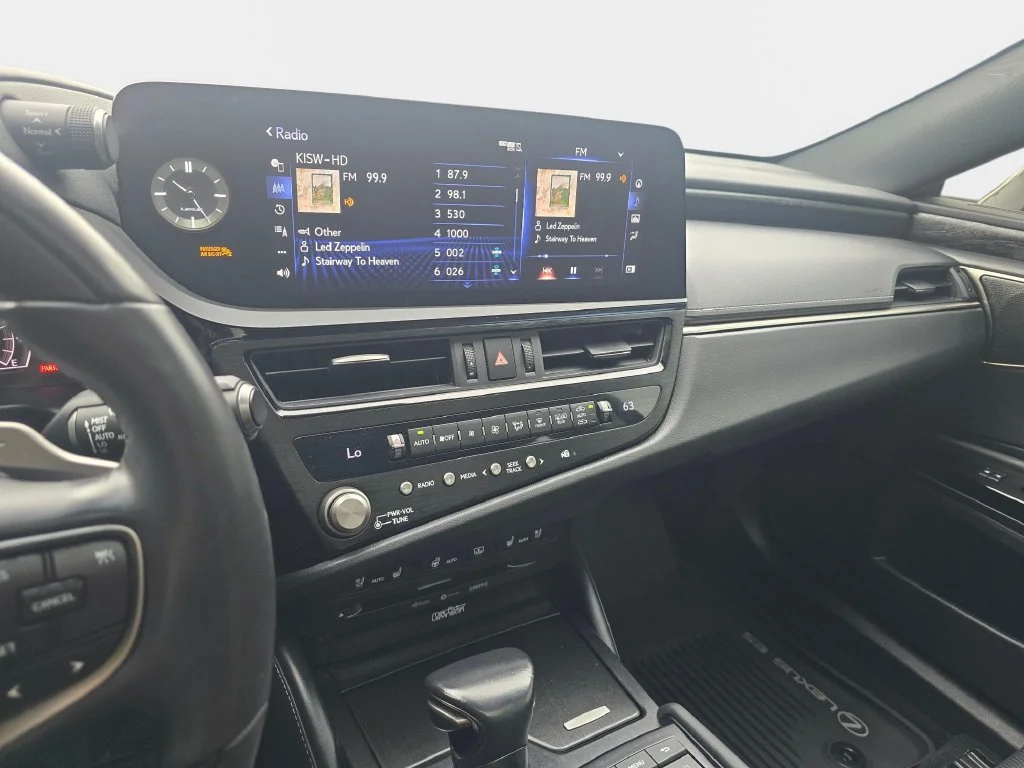 Certified Used 2022 IRIDIUM Lexus 300h Luxury image 20