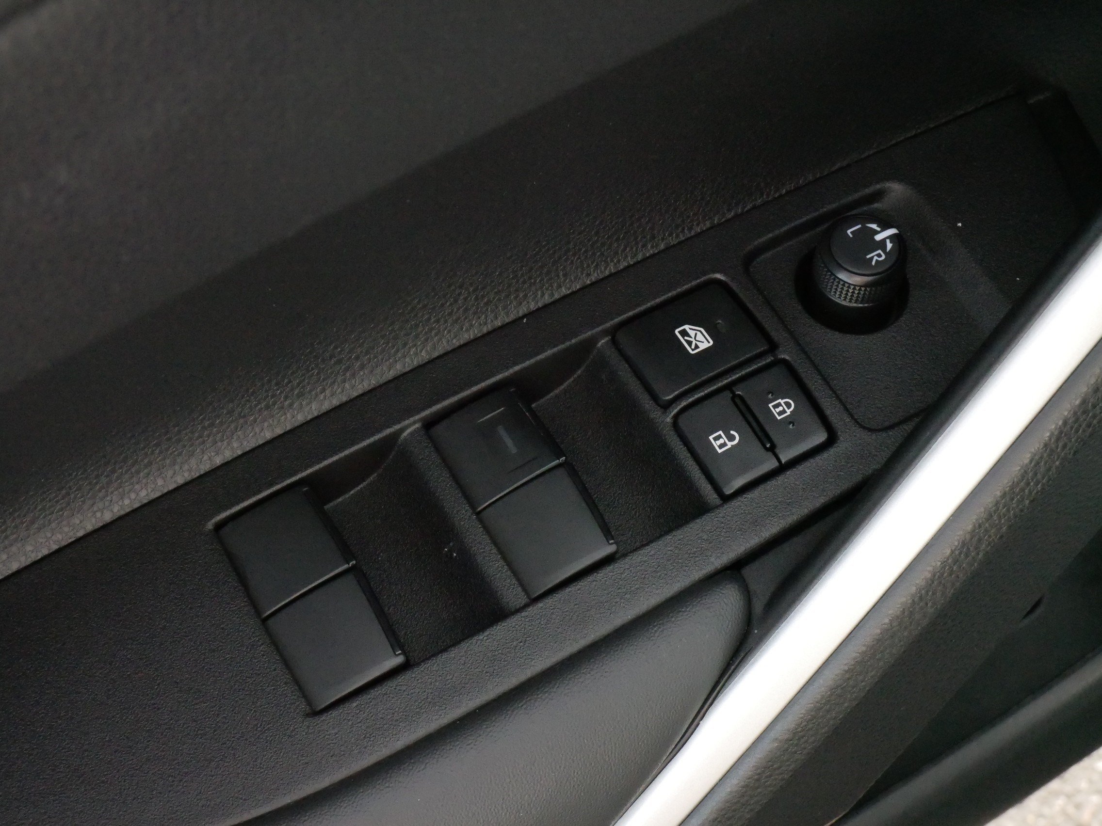Certified Used 2026 Wind Chill Pearl Toyota Hybrid SE image 19