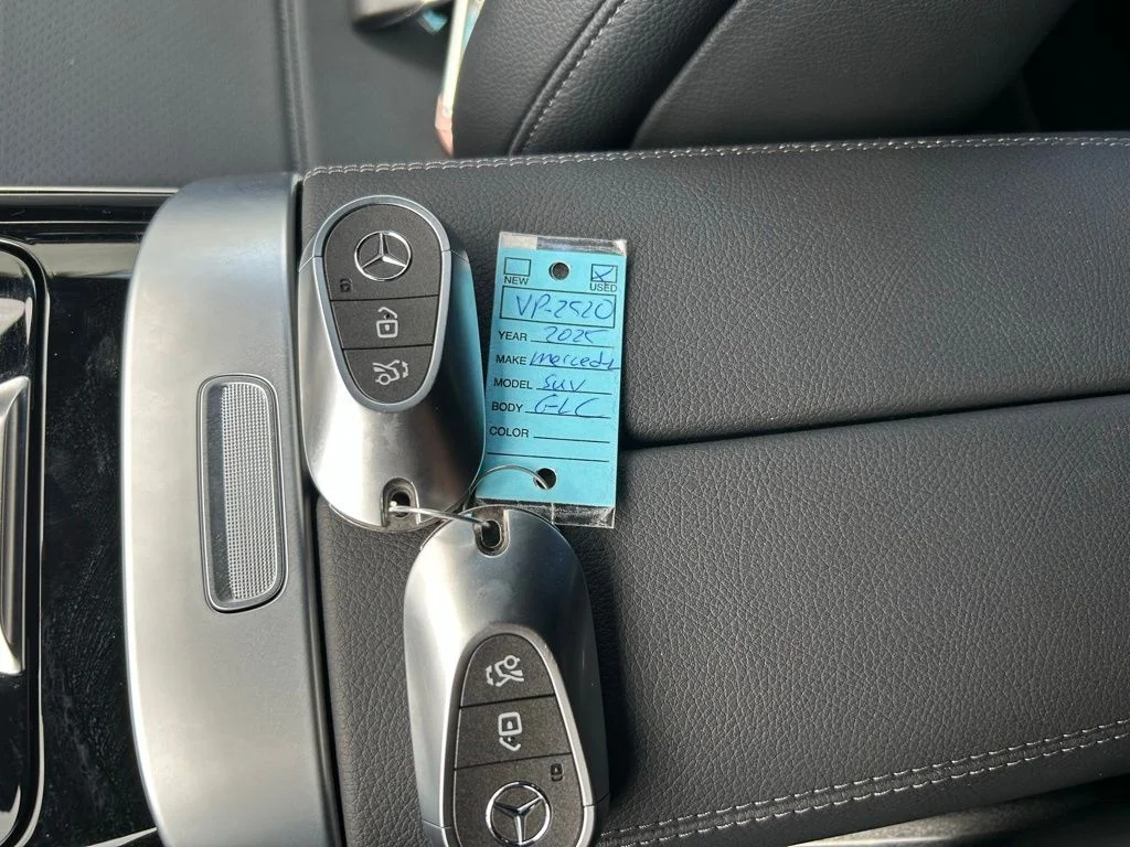 Used 2025  Mercedes-Benz GLC 300 image 45