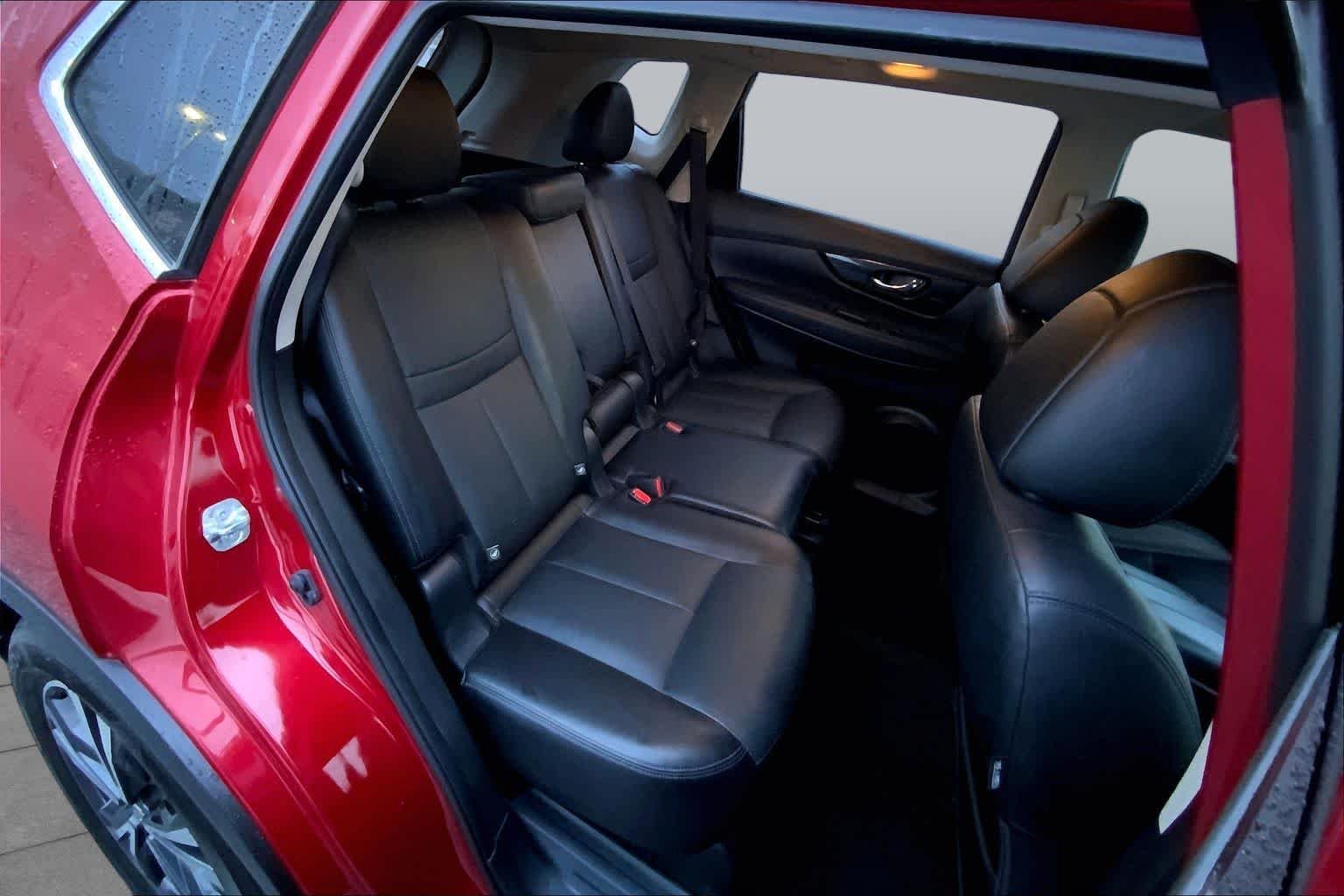Used 2017 Palatial Ruby Nissan SL image 17