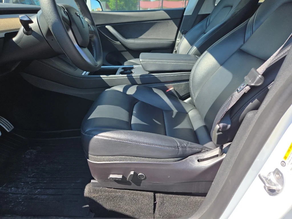 Used 2022 Pearl White Multi-Coat Tesla Performance image 10