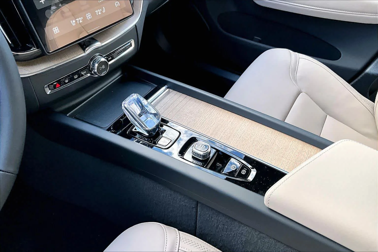 New 2026 Onyx Black Volvo Plus image 10