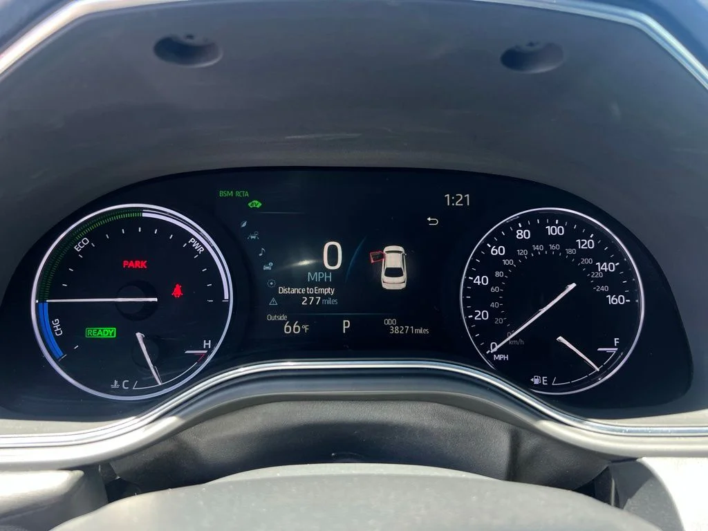 Used 2020 Silver Toyota XLE Plus image 28