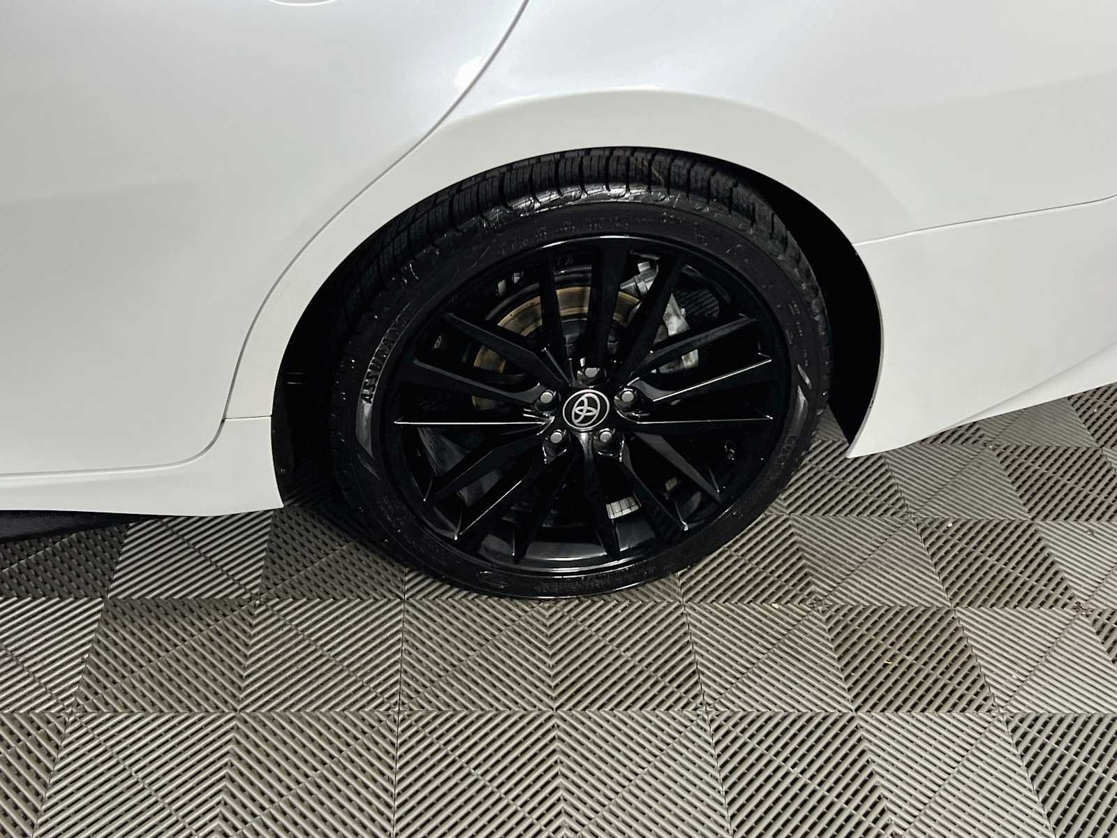 Used 2021 Wind Chill Pearl Toyota XSE image 30