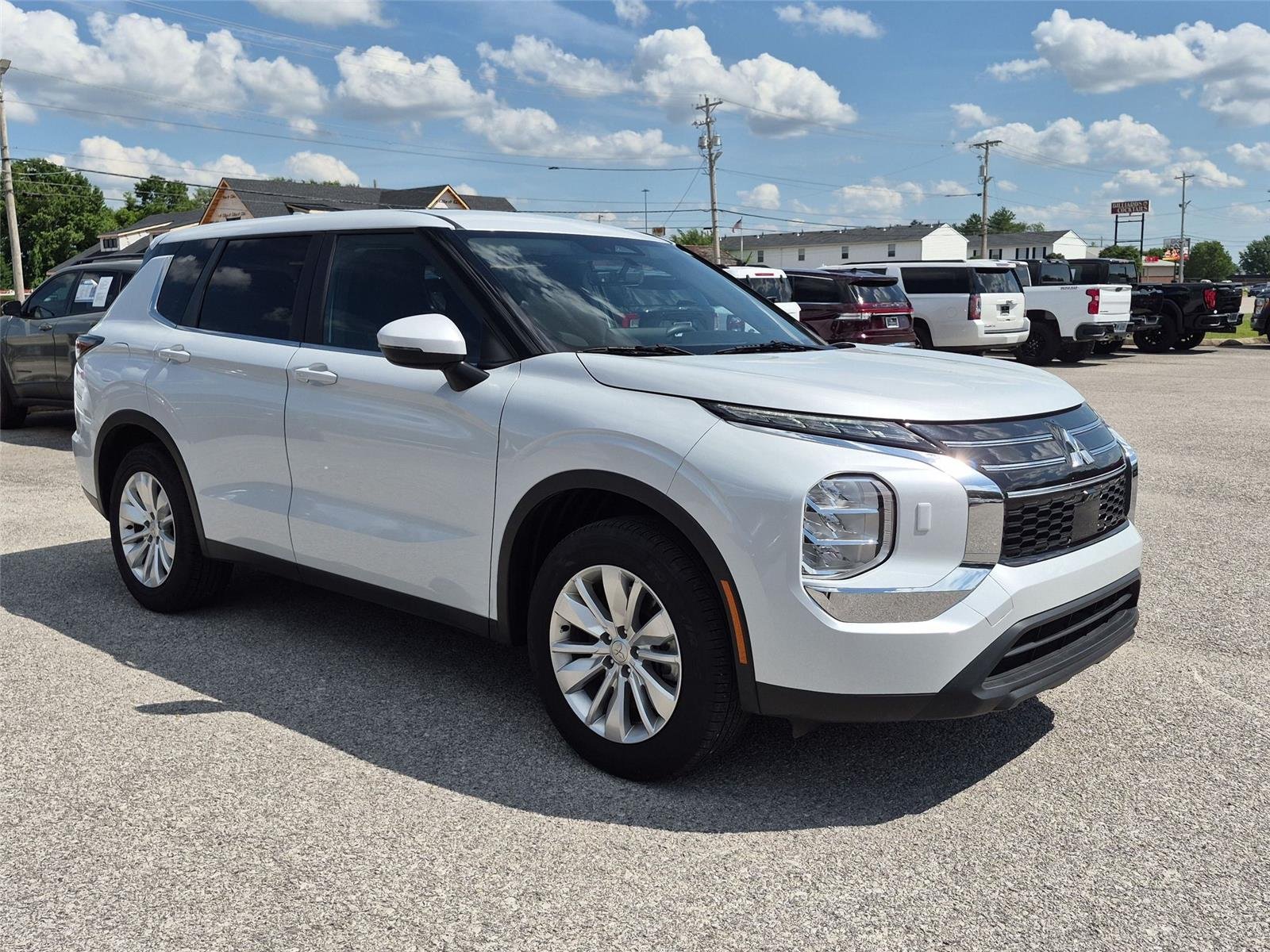 Used 2025 White Diamond Mitsubishi ES image 7