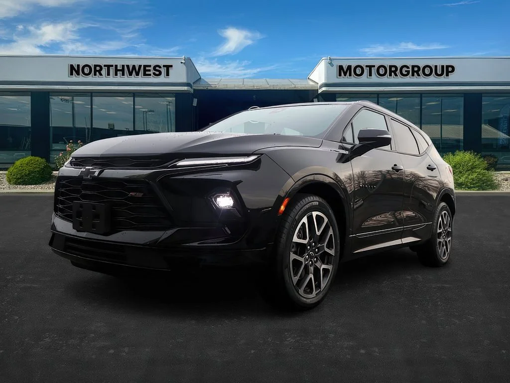 Used 2025 Black Chevrolet RS image 37
