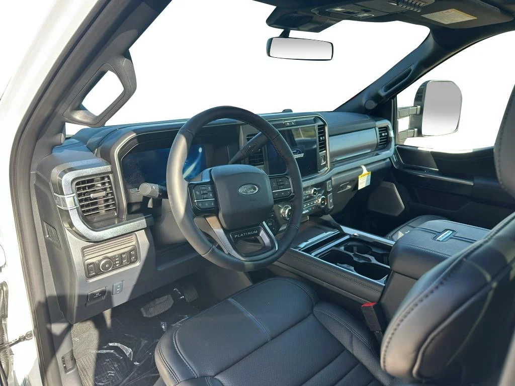 New 2026 Star White Ford Platinum image 2